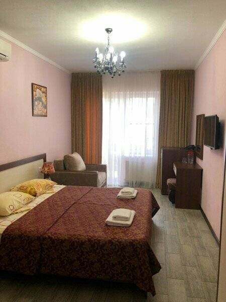 Трехместный номер с балконом